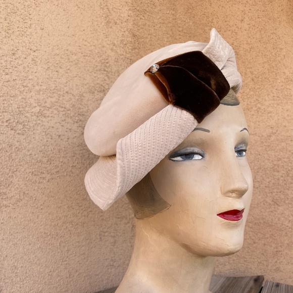 VTG 1940s 1950s Pink Tan Velvet Tilt Cloche OS main image 9
